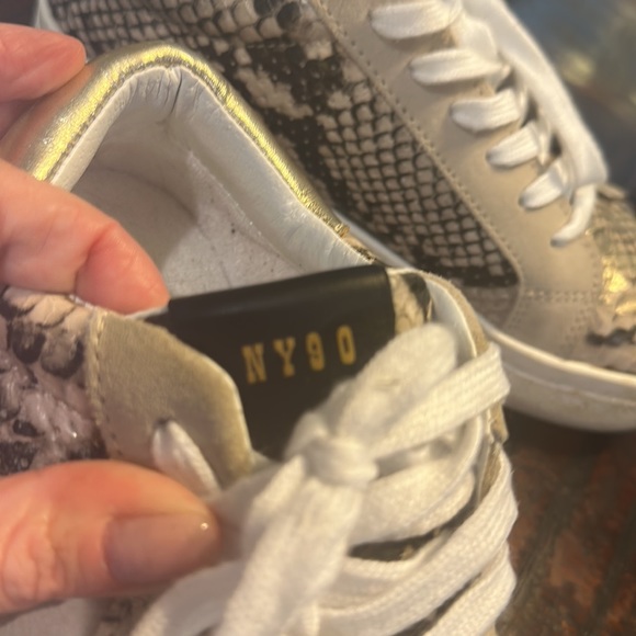 Authentic STEVE MADDEN metallic snake skin print sneakers. Size 6.5 - Picture 6 of 8